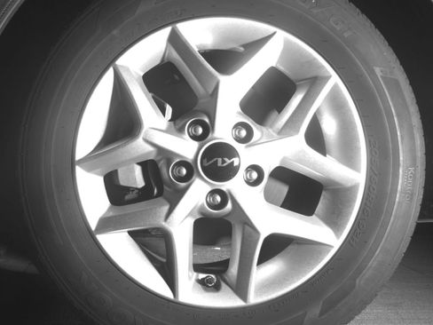 Used 2025 Kia Soul LX w/ LX Technology Package FWD image 12