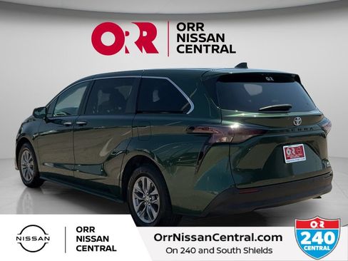 Used 2024 Toyota Sienna XLE FWD image 7