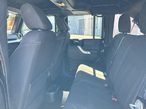 Used 2017 Jeep Wrangler Unlimited Sahara w/ Connectivity Group image 29
