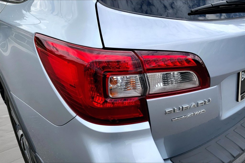 Used 2018 Subaru Outback 2.5i Limited AWD/4WD image 23