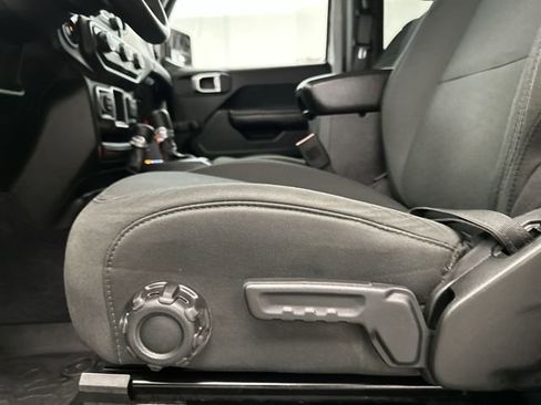 Used 2019 Jeep Wrangler Sport image 17