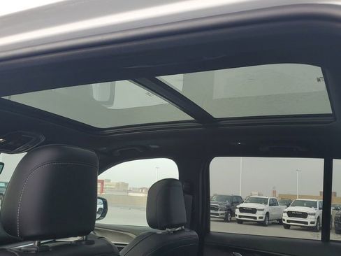 New 2026 Jeep Grand Cherokee Limited image 17