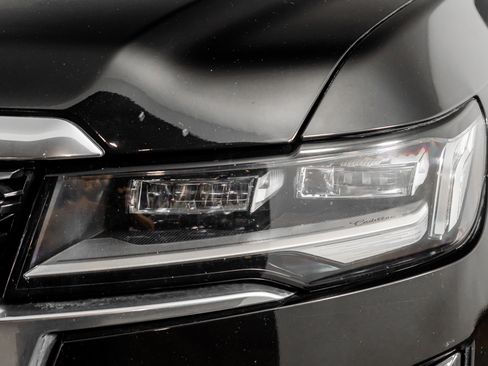 Used 2024 Cadillac Escalade ESV Premium Luxury image 24