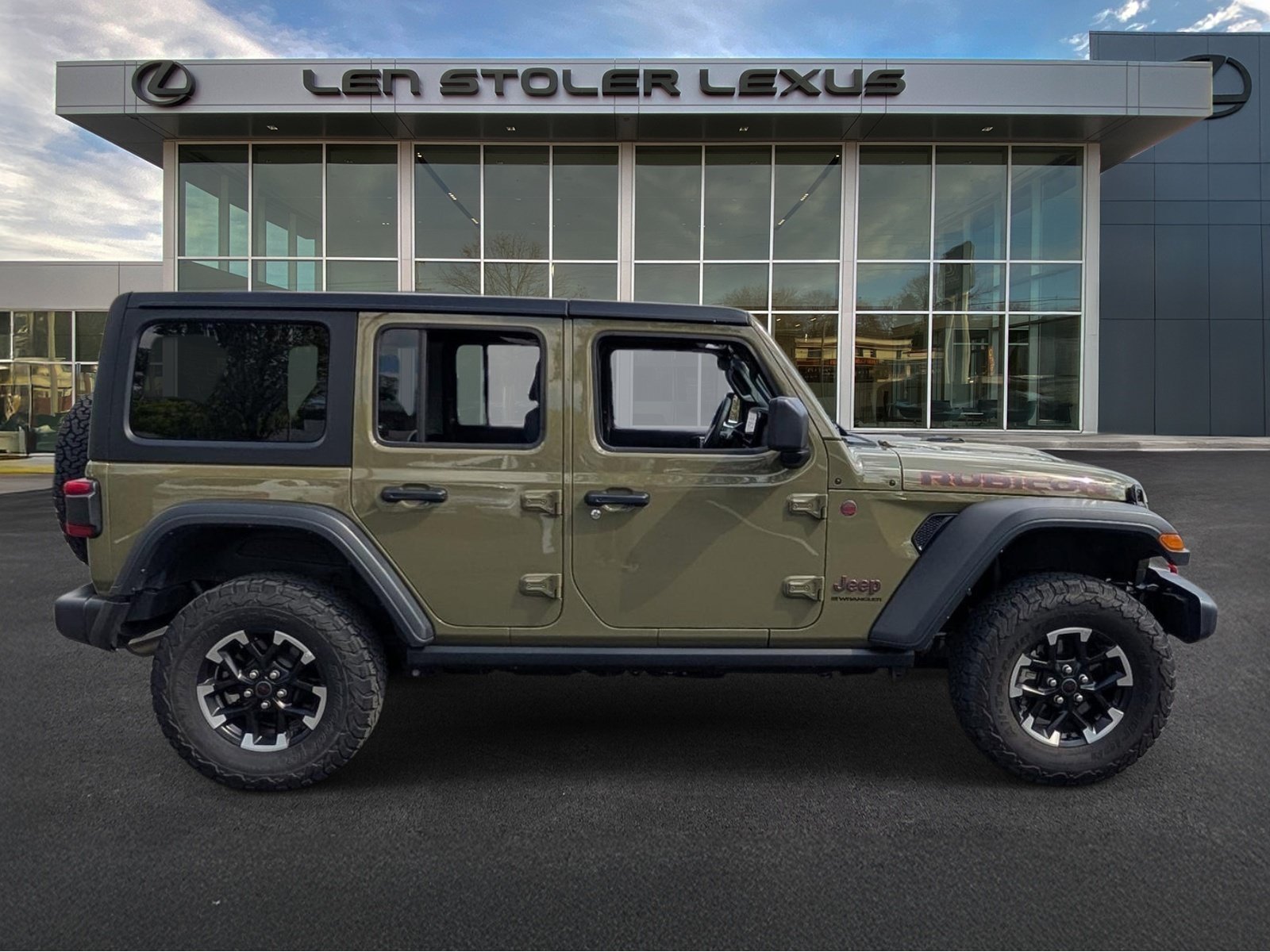 Used 2025 Jeep Wrangler Unlimited Rubicon AWD/4WD image 2