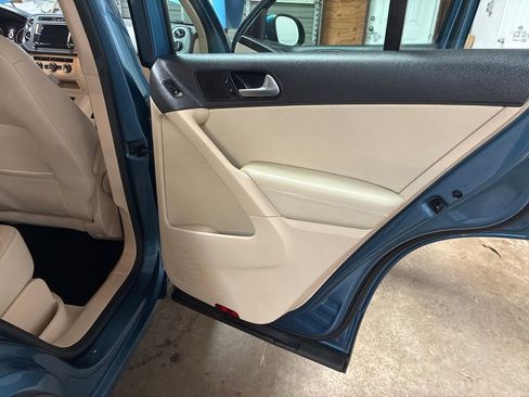 Used 2017 Volkswagen Tiguan S image 27