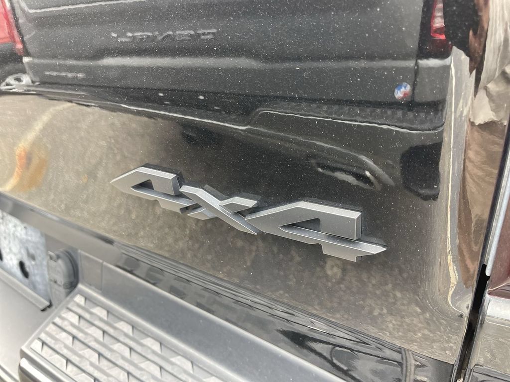 Used 2023 RAM 1500 Laramie AWD/4WD image 8