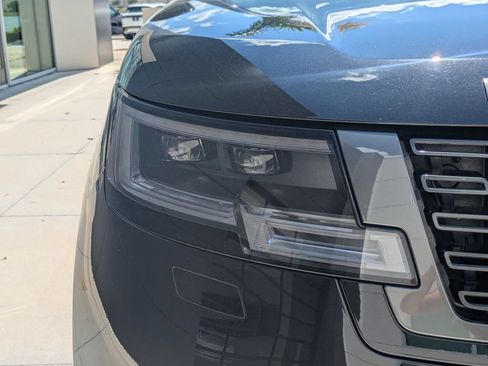 Certified 2025 Land Rover Range Rover SE AWD/4WD image 10