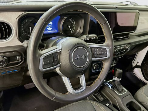 Used 2024 Jeep Wrangler Unlimited Sahara AWD/4WD image 18