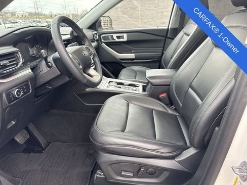 Used 2024 Ford Explorer XLT w/ Equipment Group 202A image 3