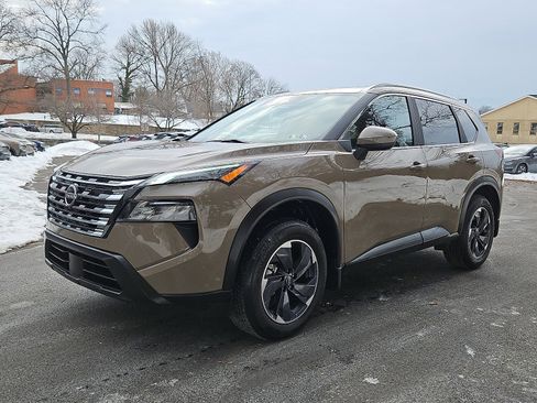 Certified 2024 Nissan Rogue SV w/ SV Premium Package image 3