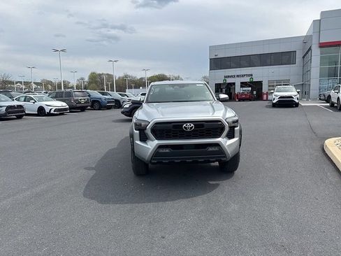 Certified 2024 Toyota Tacoma TRD Off-Road image 2