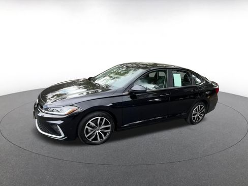 Used 2025 Volkswagen Jetta SE image 9