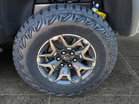 New 2026 Chevrolet Colorado ZR2 w/ Technology Package AWD/4WD image 13