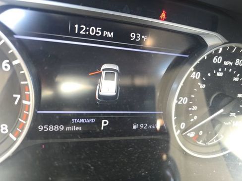 Used 2022 Nissan Pathfinder S FWD image 2