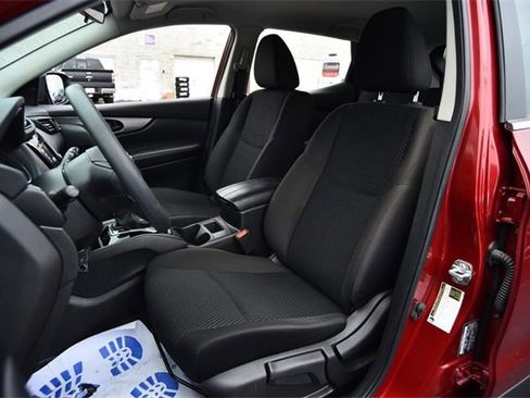 Used 2021 Nissan Rogue Sport S image 19