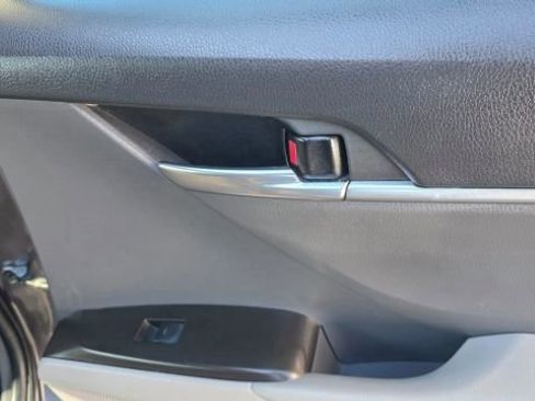 Used 2021 Toyota Camry LE image 35