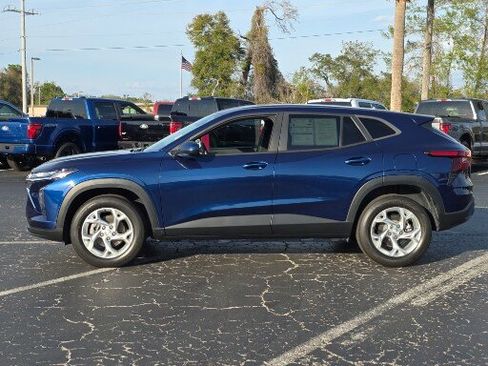 Used 2024 Chevrolet Trax LS w/ LS Convenience Package image 9