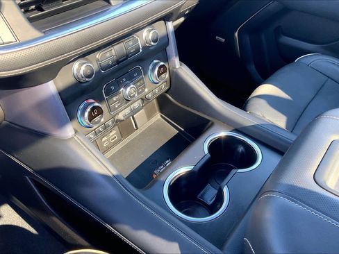 Used 2021 GMC Yukon SLT w/ Rear Media and Nav Package image 17