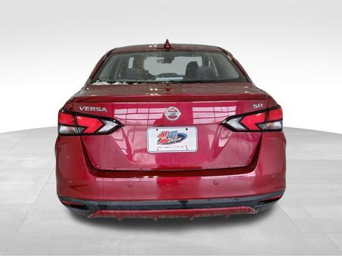 Used 2022 Nissan Versa SR image 4