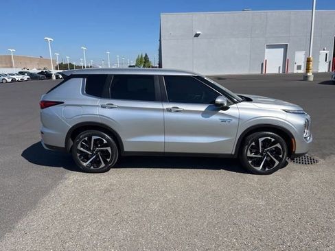 Used 2023 Mitsubishi Outlander SE image 4