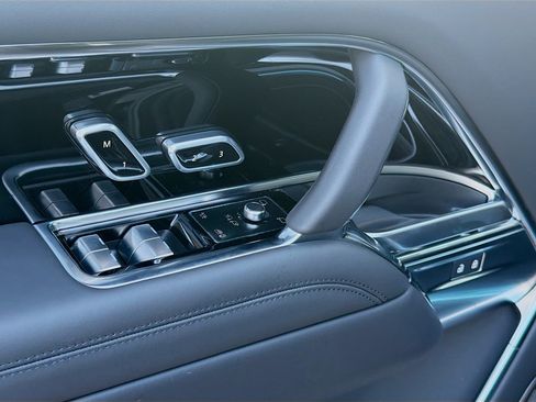 New 2026 Land Rover Range Rover Autobiography AWD/4WD image 23