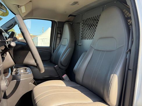 Used 2014 GMC Savana 3500 image 25