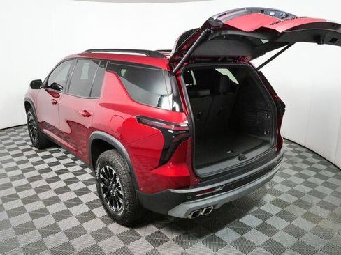 Used 2024 Chevrolet Traverse Z71 w/ Enhanced Driving Package AWD/4WD image 3