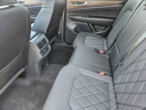Used 2024 Volkswagen Atlas SEL Premium R-Line image 30