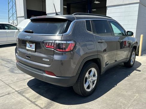 Used 2024 Jeep Compass Latitude AWD/4WD image 4