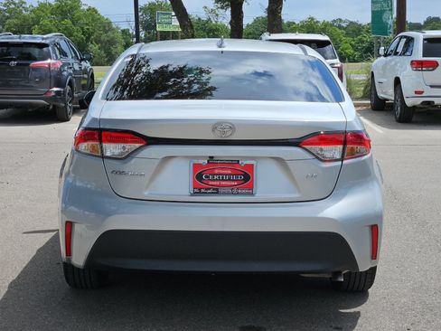 Used 2025 Toyota Corolla LE FWD image 4