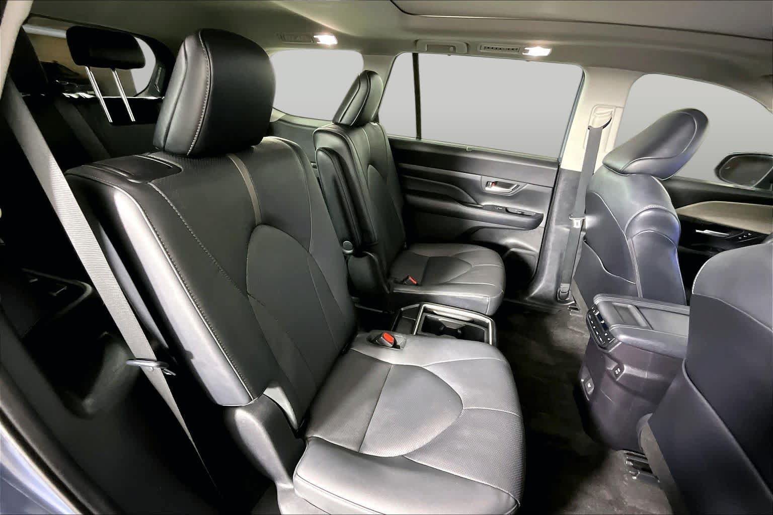 Used 2024 Toyota Grand Highlander AWD image 18