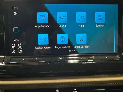 Used 2025 Volkswagen Atlas Cross Sport SE image 35