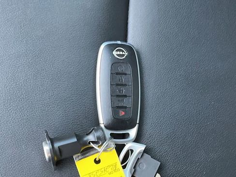 Used 2024 Nissan Pathfinder SL image 32