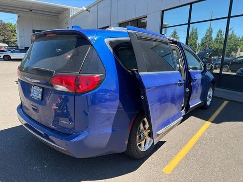 Used 2020 Chrysler Pacifica Limited FWD image 4