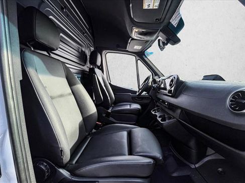 Used 2025 Mercedes-Benz Sprinter 2500 image 21