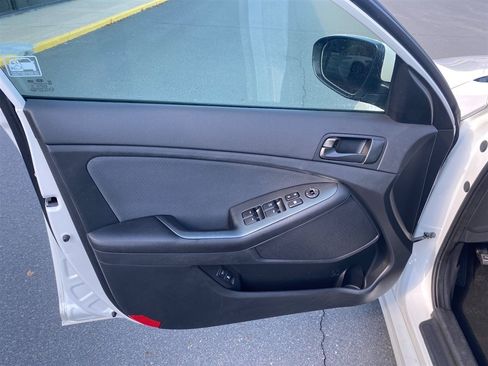 Used 2015 Kia Optima LX FWD image 8