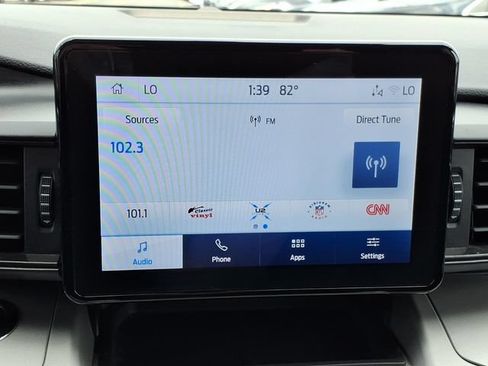Used 2023 Ford Explorer XLT AWD/4WD image 19