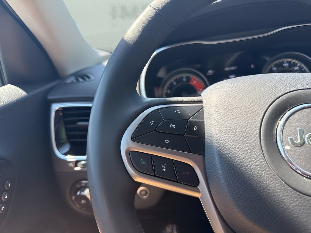 Used 2022 Jeep Cherokee Limited AWD/4WD image 16