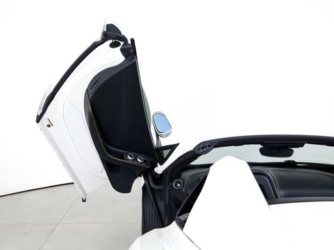 Used 2015 McLaren 650S Spider image 12