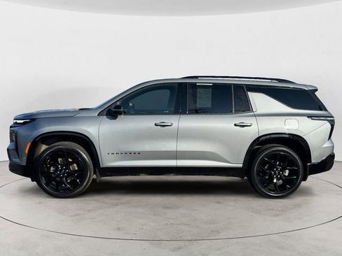 Used 2024 Chevrolet Traverse RS image 2