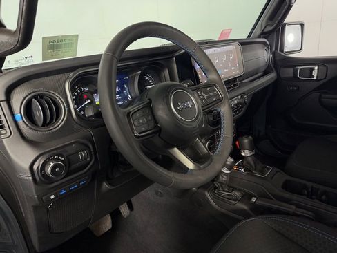 Used 2025 Jeep Wrangler Unlimited Rubicon 4xe w/ Safety Group AWD/4WD image 21