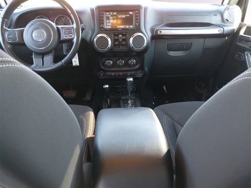 Used 2018 Jeep Wrangler Unlimited Sahara image 10