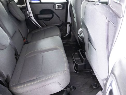 Used 2024 Jeep Wrangler Unlimited image 37