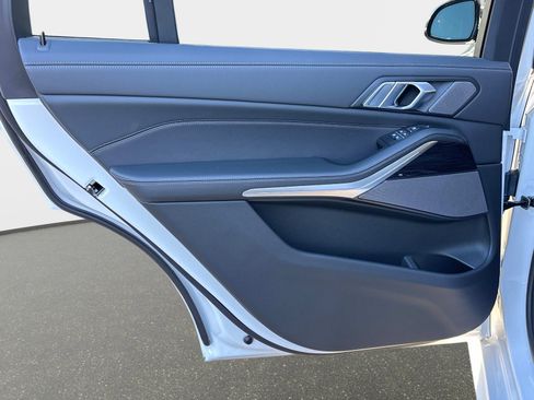 New 2026 BMW X7 M60i image 13