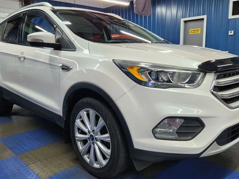 Used 2017 Ford Escape Titanium image 2