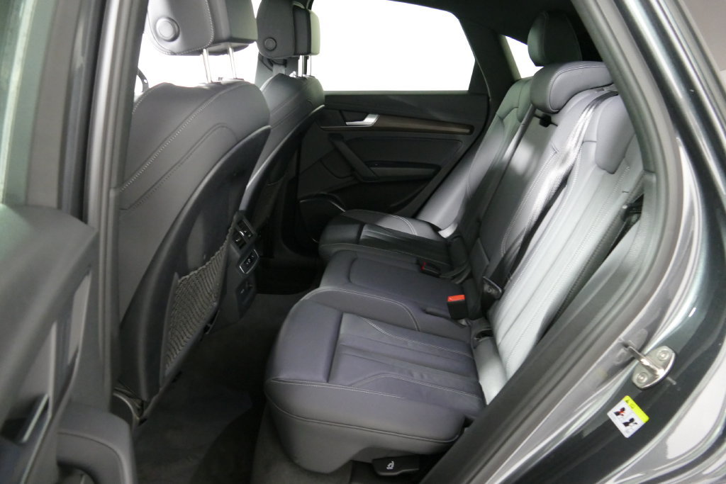 Used 2023 Audi Q5 2.0T Premium w/ Convenience Package AWD/4WD image 11