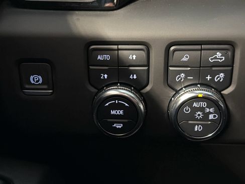 Used 2022 GMC Sierra 1500 AT4 w/ Sierra Safety Plus Package image 42