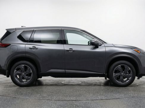 Used 2025 Nissan Rogue SV FWD image 11