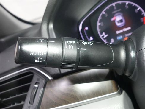 Used 2018 Honda Accord Touring image 35