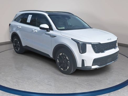 Used 2025 Kia Sorento S w/ Panoramic Sunroof Package FWD image 3